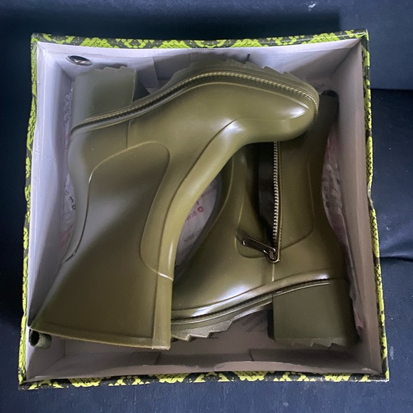 Fashion Nova Shoes - Never worn olive rain booties